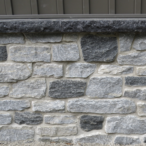 Timothy's Blend Tumbled Ledgerock with Midnight Black Ledgerock Accent - Thin Stone Veneer - Flats