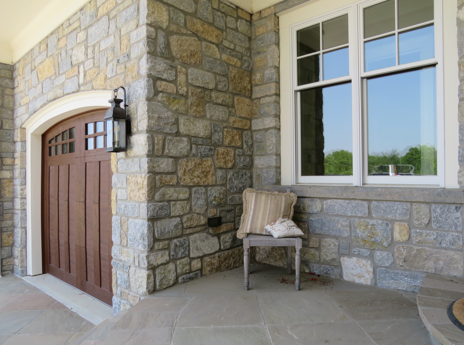 Dayton County Blend - Tumbled Weatheredge and Harvest Gold Limestone - Corners