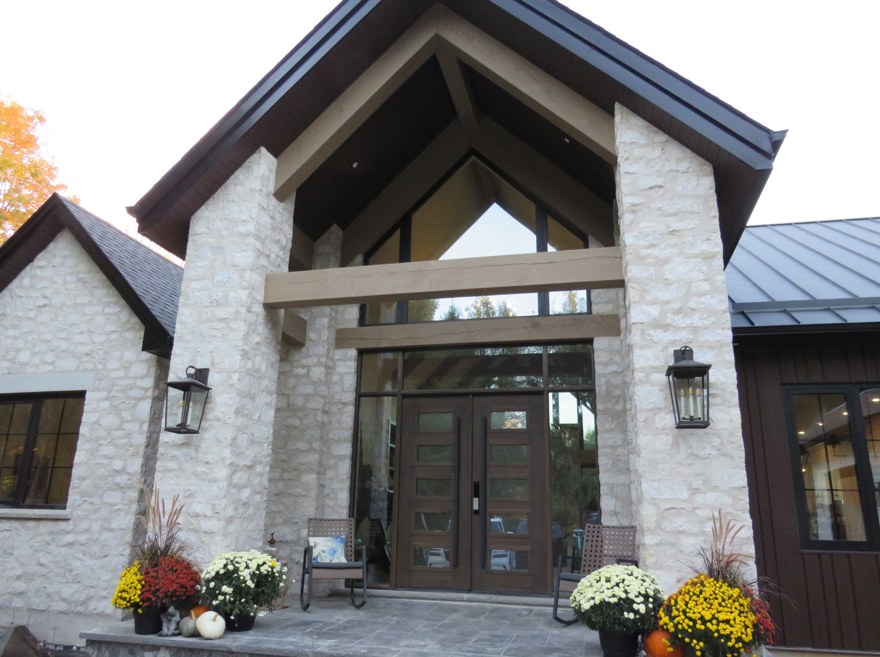 White Mist Ledgerock - Tumbled - Full Bed Building Stone