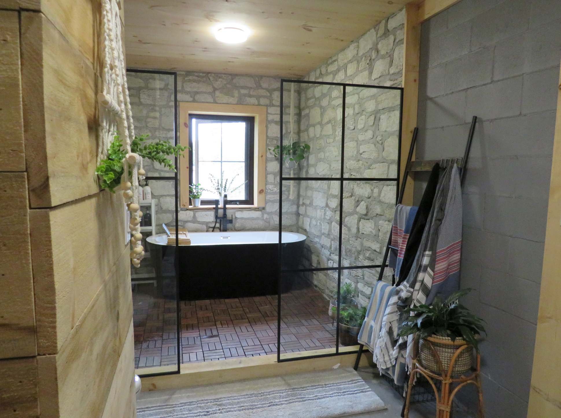Weatheredge Limestone Weathered Face Ledgerock - Full Bed Building Stone