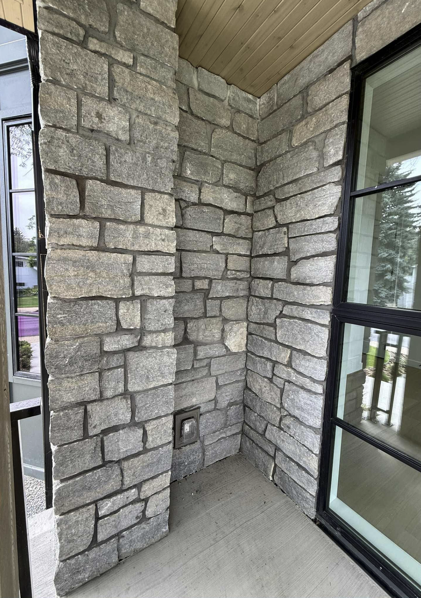 Weatheredge Limestone Ledgerock Thin Veneer - Flats