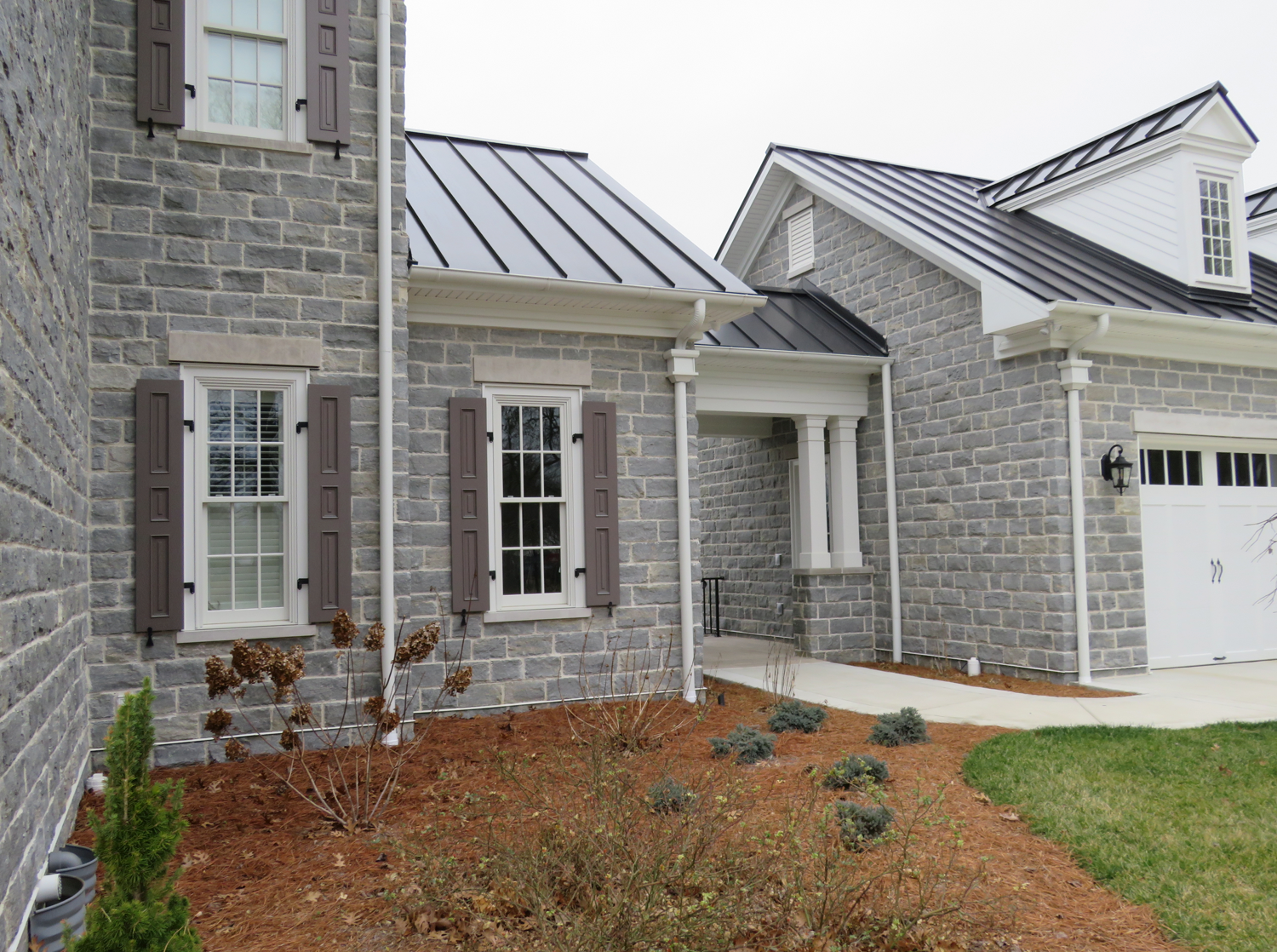 Weatheredge Limestone Ledgerock Thin Veneer - 7" Sawn Height, Random Lengths - Flats