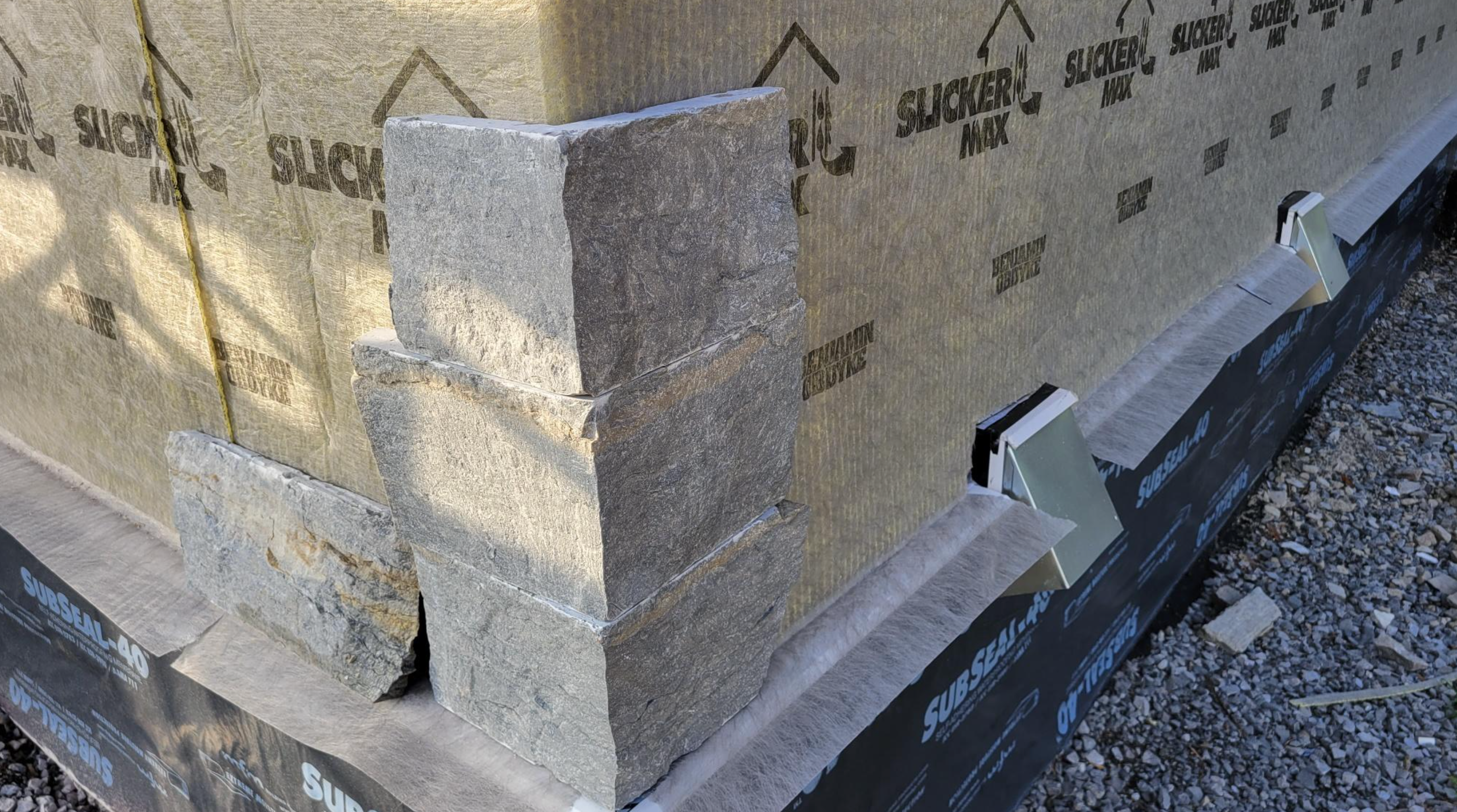 Weatheredge Limestone Ledgerock Thin Veneer - 7" Sawn Height, Random Lengths - Corners