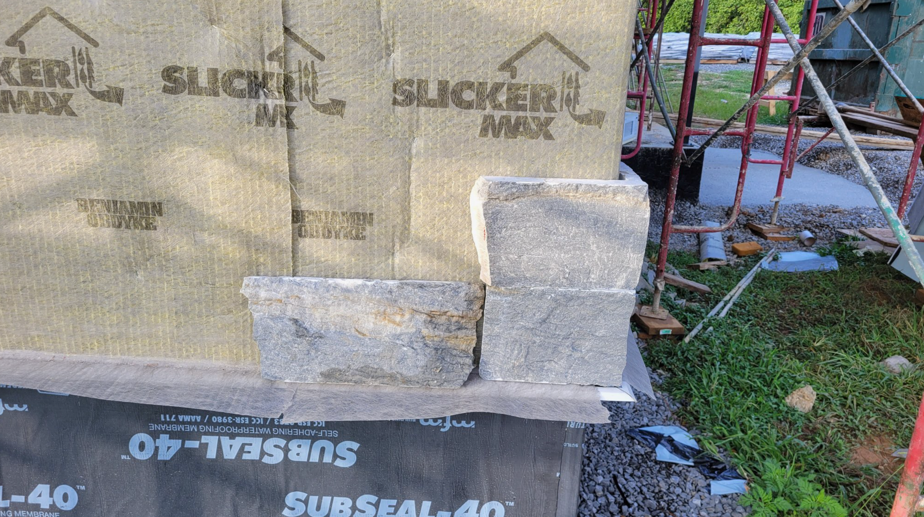 Weatheredge Limestone Ledgerock Thin Veneer - 7" Sawn Height, Random Lengths - Corners