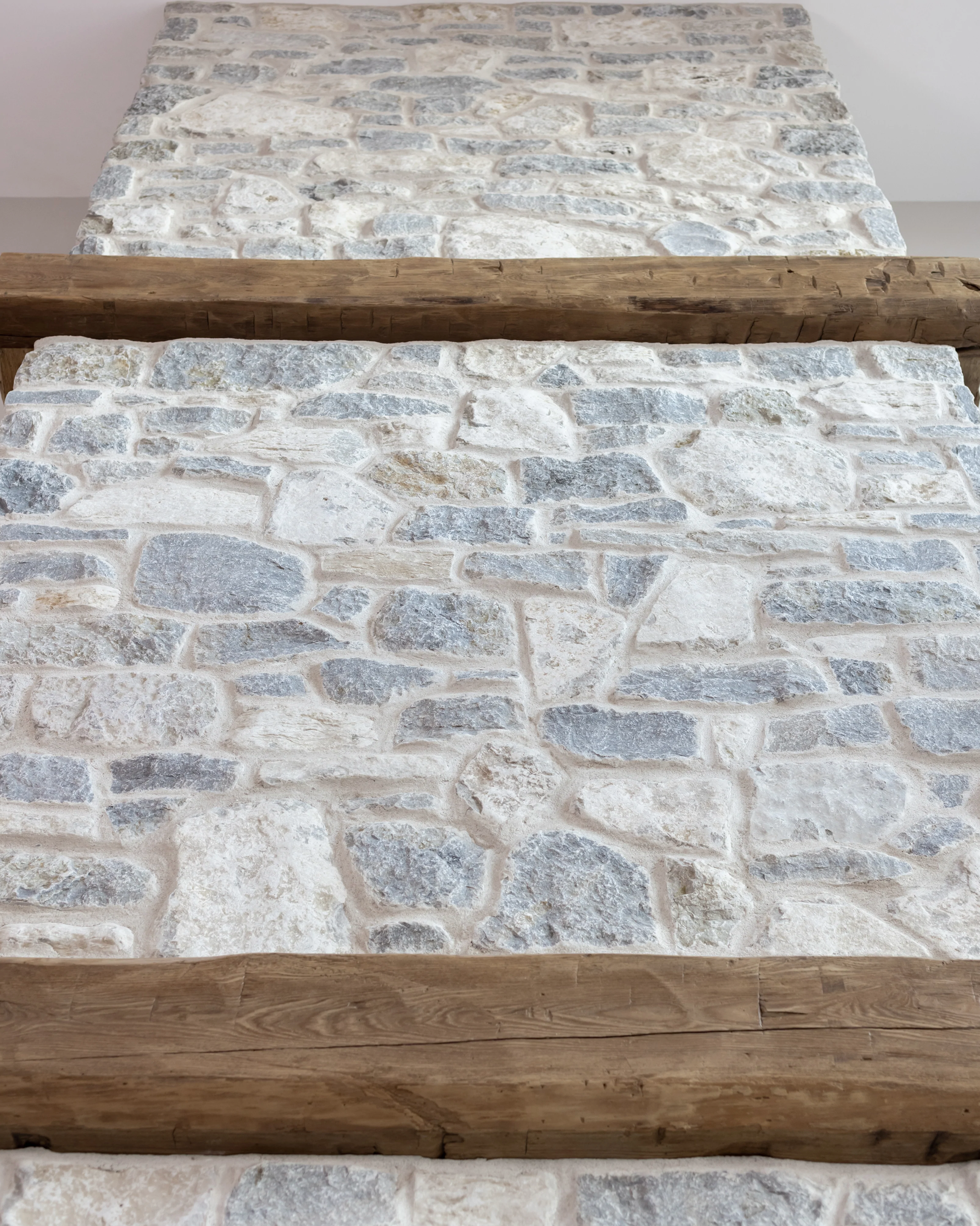 Weatheredge Limestone Olde Mill Estate Blend with White Weatheredface Accent - Tumbled - Full Bed Building Stone - Corners