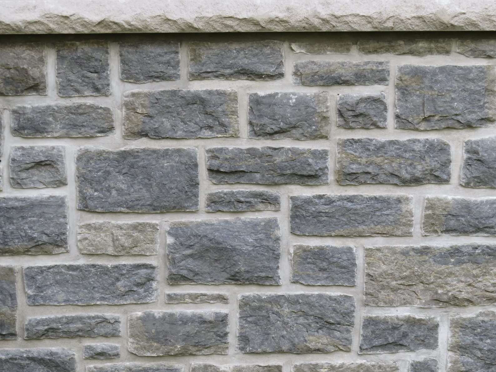 Weatheredge Limestone Splitface Ledgerock Thin Veneer - Flats