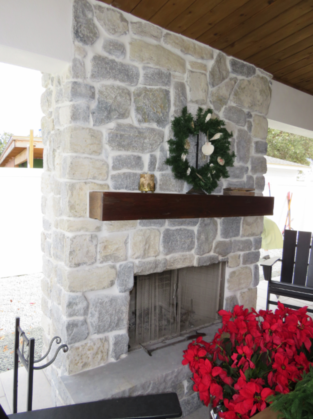 Weatheredge Limestone Olde Mill Estate Blend with White Weatheredface Accent - Tumbled - Corners