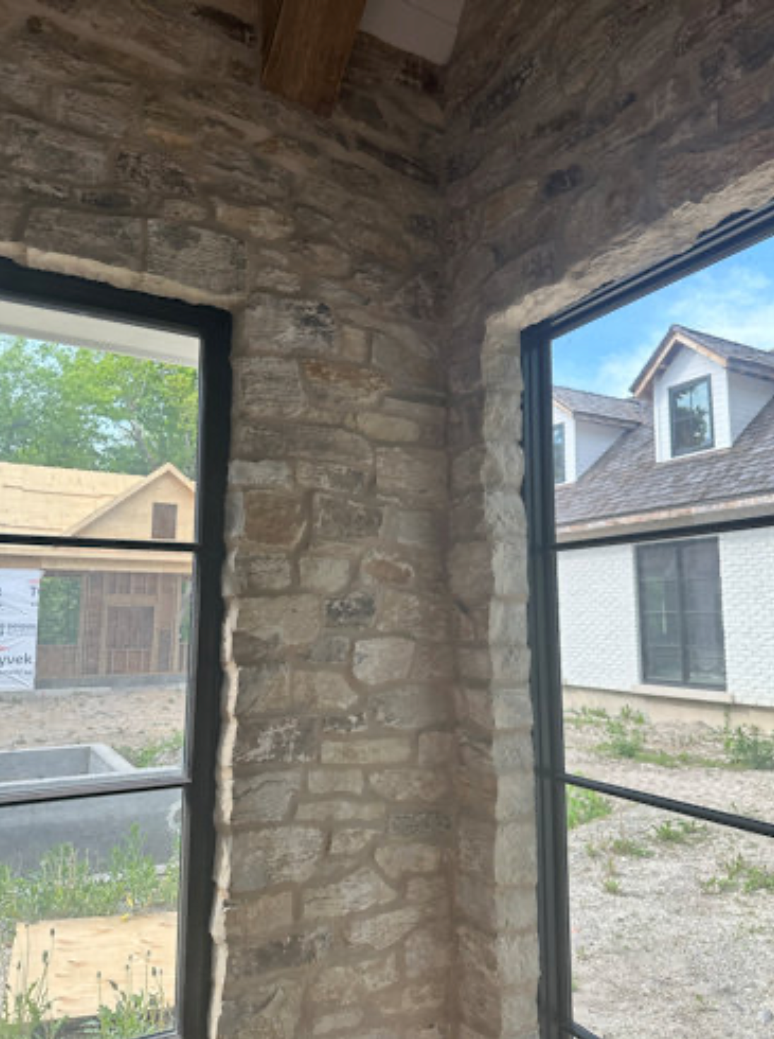 Weatheredge Limestone Weathered Face Ledgerock - Full Bed Building Stone