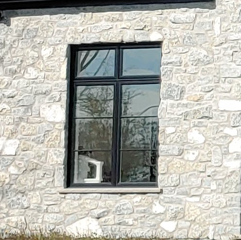 Weatheredge Limestone Olde Mill Estate Blend with White Weatheredface Accent - Tumbled - Full Bed Building Stone - Corners