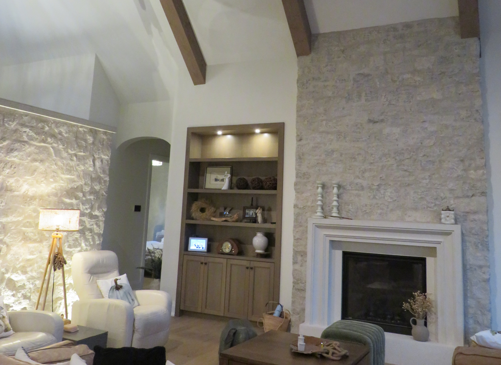 White Mist Ledgerock - Tumbled - Full Bed Building Stone