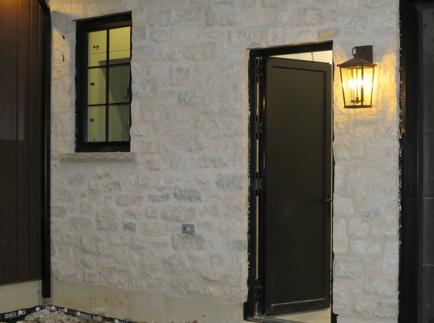 White Mist Ledgerock - Tumbled - Full Bed Building Stone