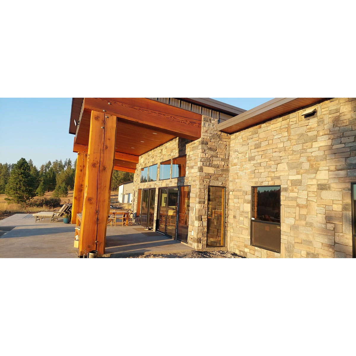 Bear Ridge Estate Ledgerock Blend - Thin Stone Veneer - Corners