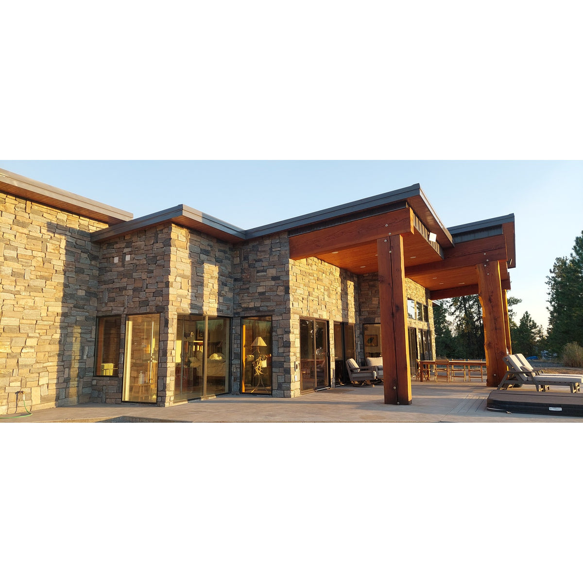 Bear Ridge Estate Ledgerock Blend - Thin Stone Veneer - Corners