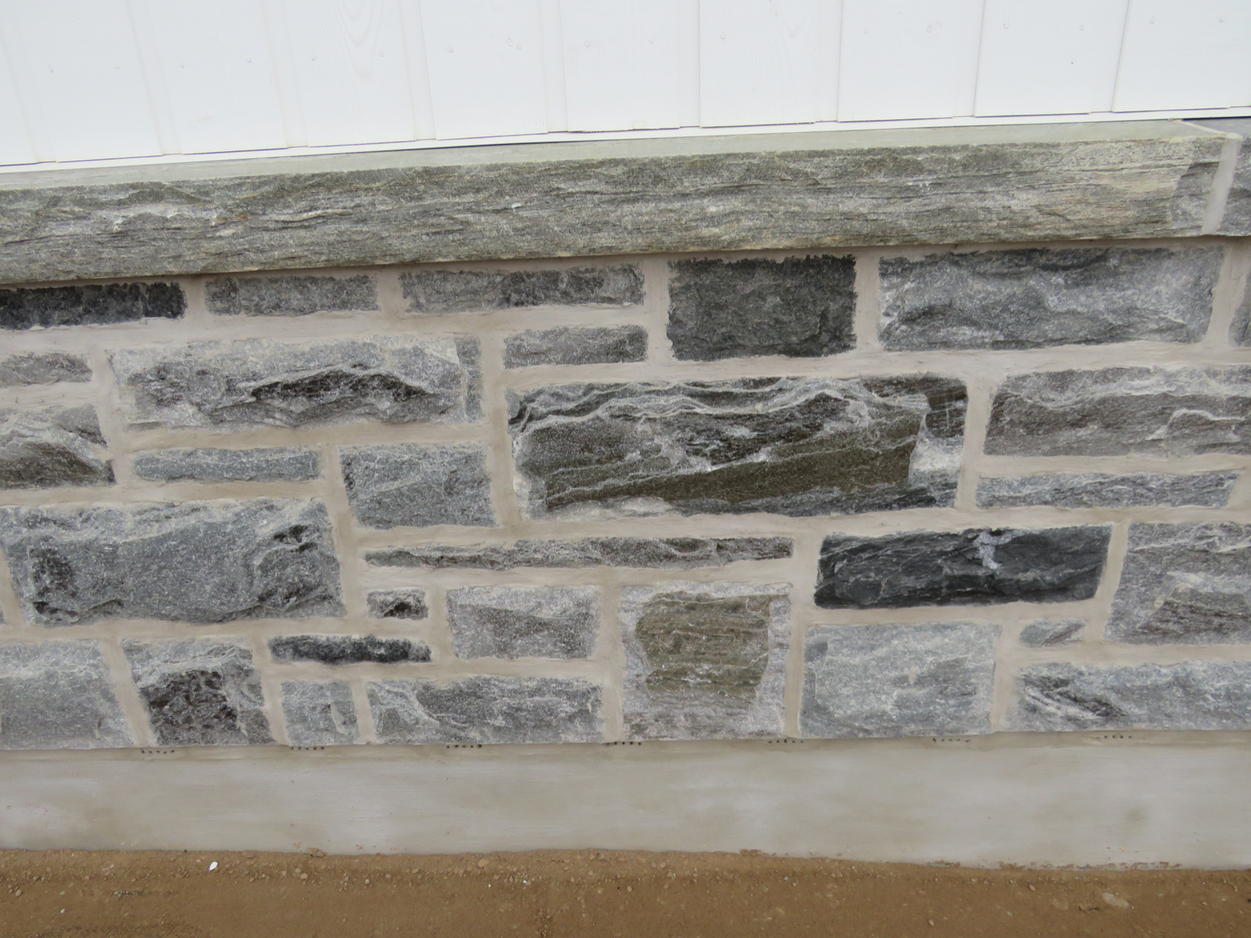 Elite Blue Granite Split Face Sawn Height - Full Bed Building Stone