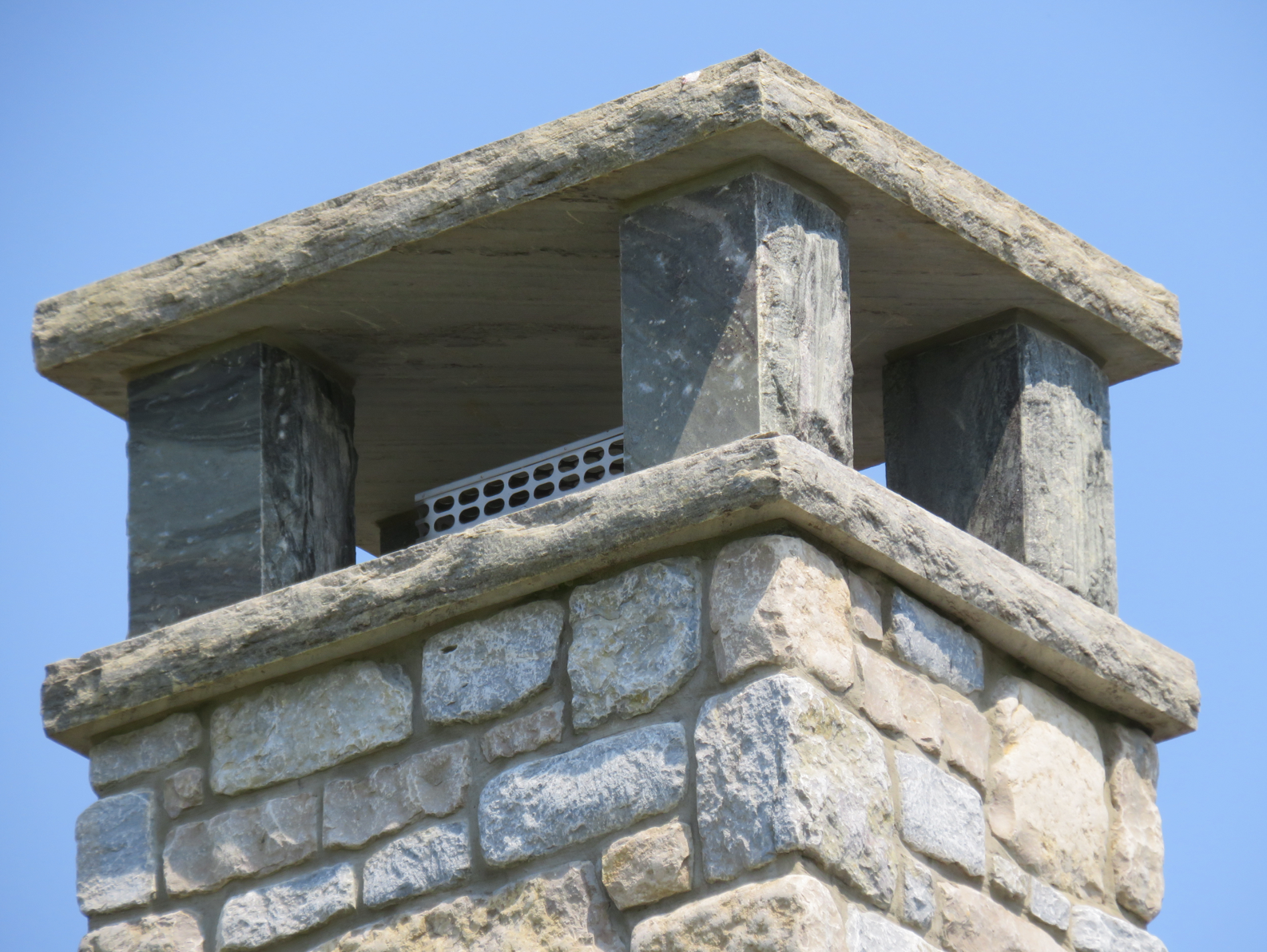 Dayton County Blend - Tumbled Weatheredge and Harvest Gold Limestone - Corners