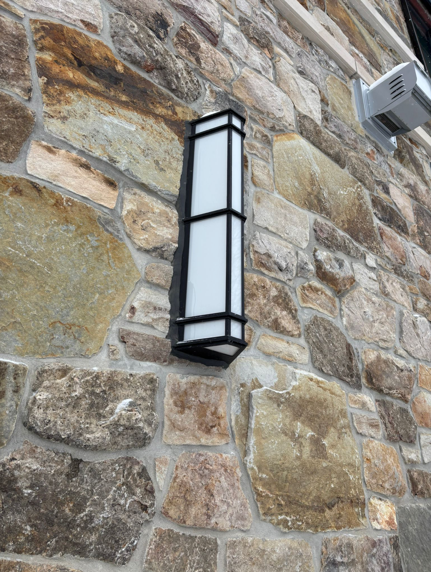 Collingwood Luxe - Weathered Brown Sandstone Random Blend with Oversized Pieces - Thin Stone Veneer - Corners