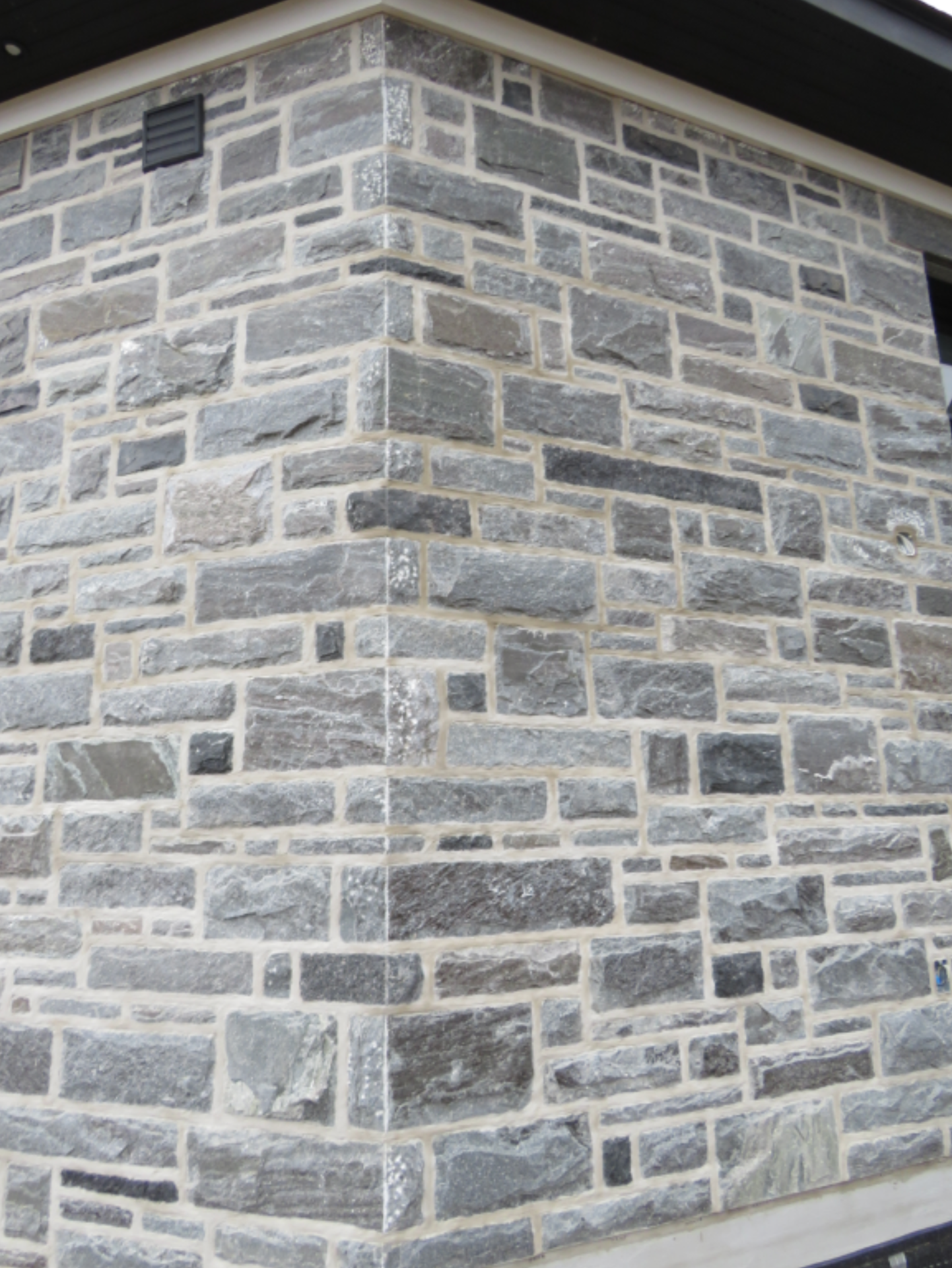 Elite Blue Granite Split Face Sawn Height with Sawn Ends - Full Bed Building Stone