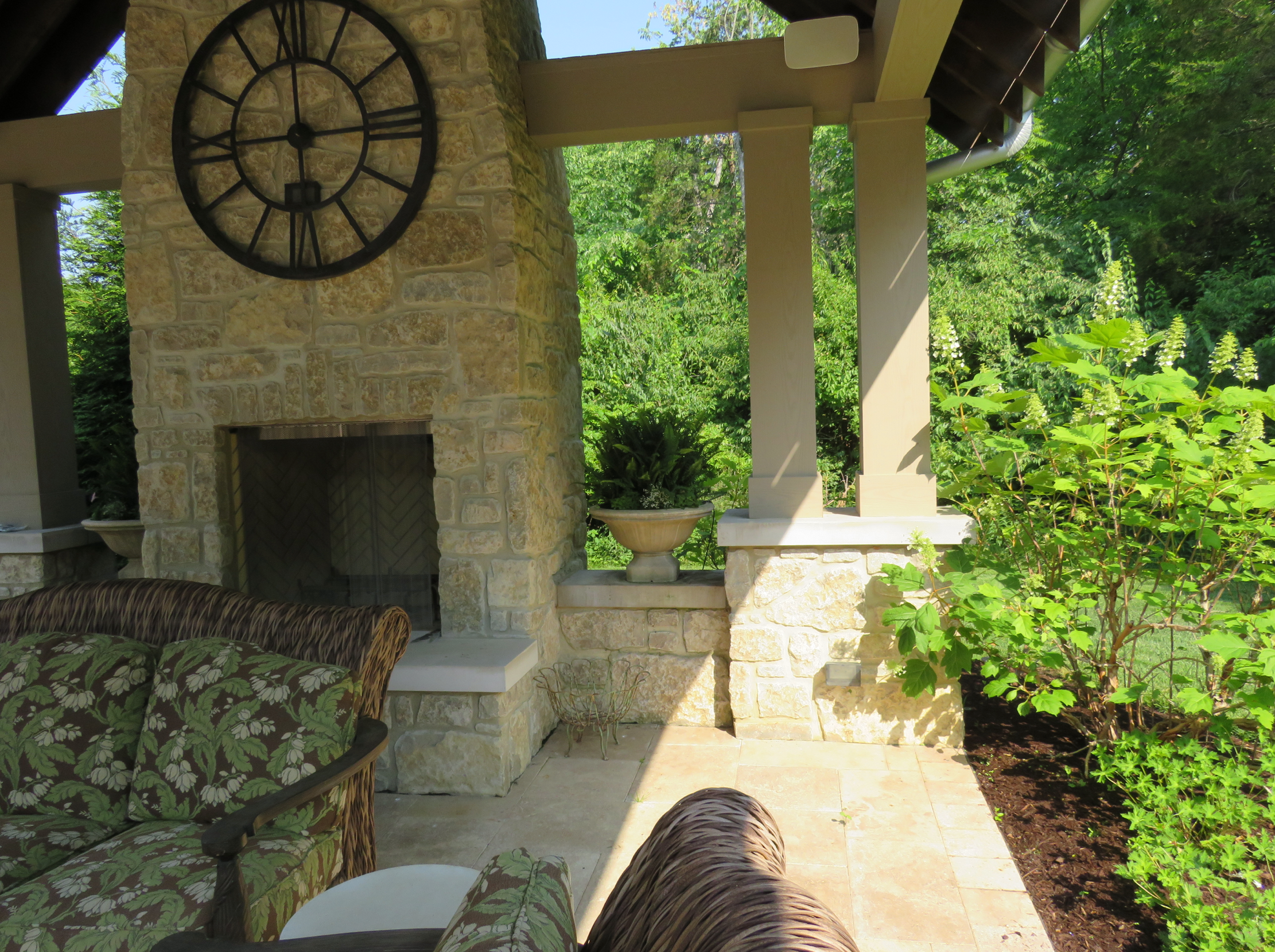 Harvest Gold Limestone Olde Mill Blend - Thin Veneer Stone - Tumbled - Corners