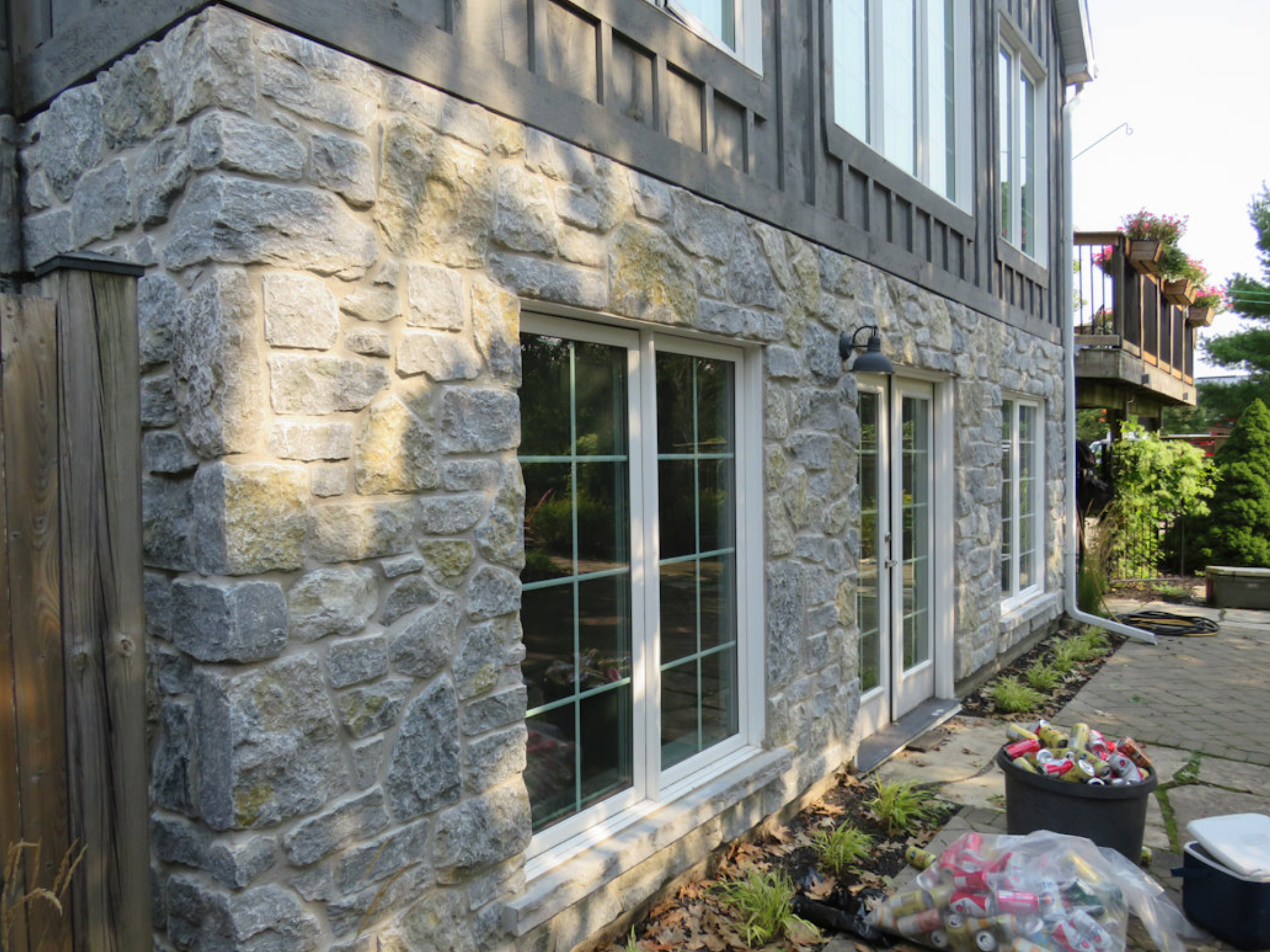 Weatheredge Limestone Thin Veneer - Split Face Olde Mill Blend - Tumbled - Corners