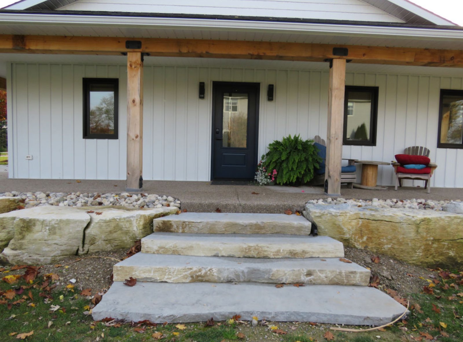 Weatheredge Limestone steps with live edge flanked by weathered armor stone at front entry