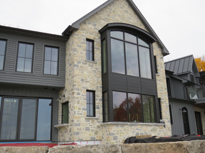 Creemore Estate Blend - Weatheredge Limestone with Tan Accent - Tumbled - Full Bed Building Stone