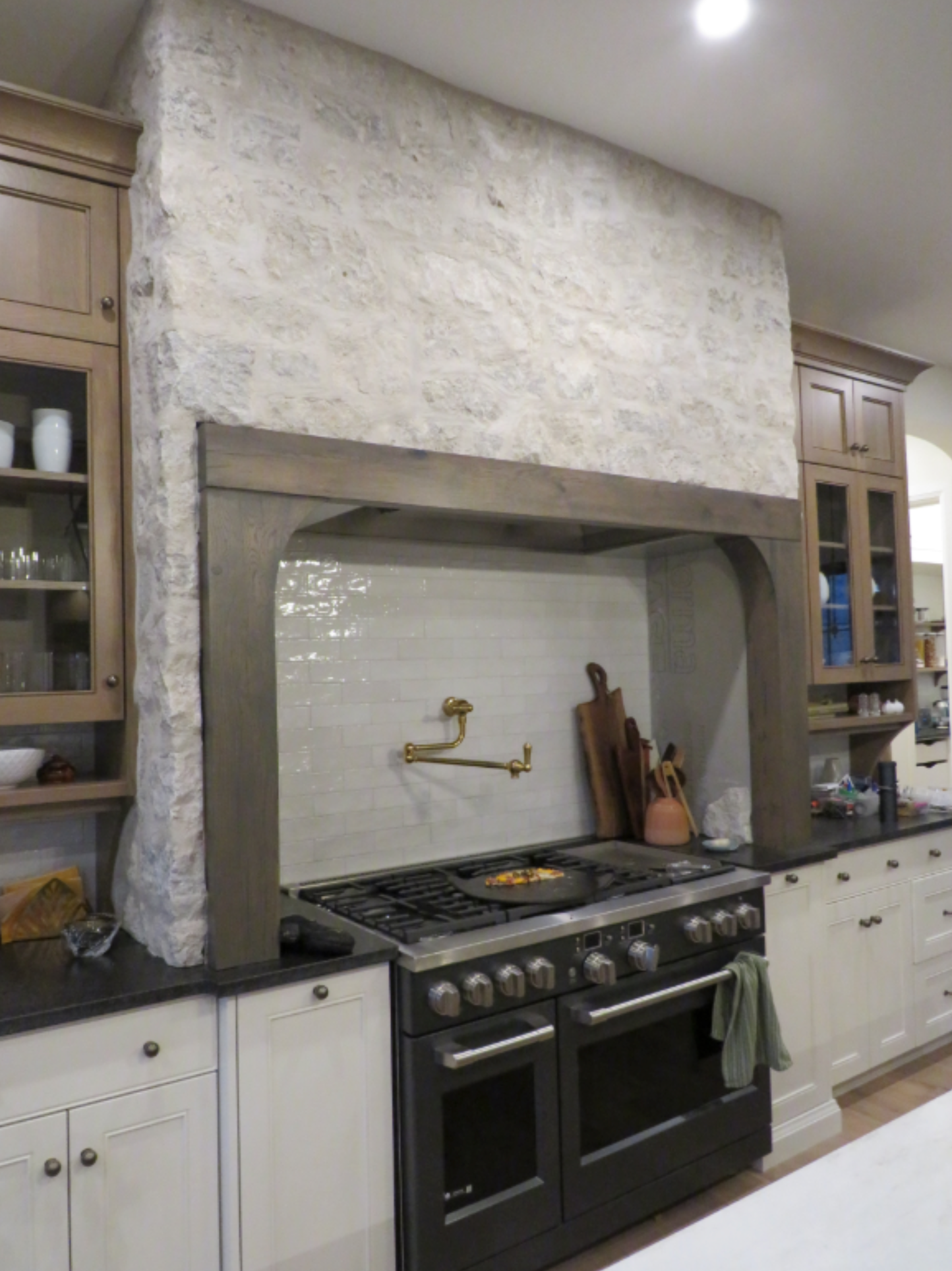 White Mist Ledgerock - Tumbled - Full Bed Building Stone