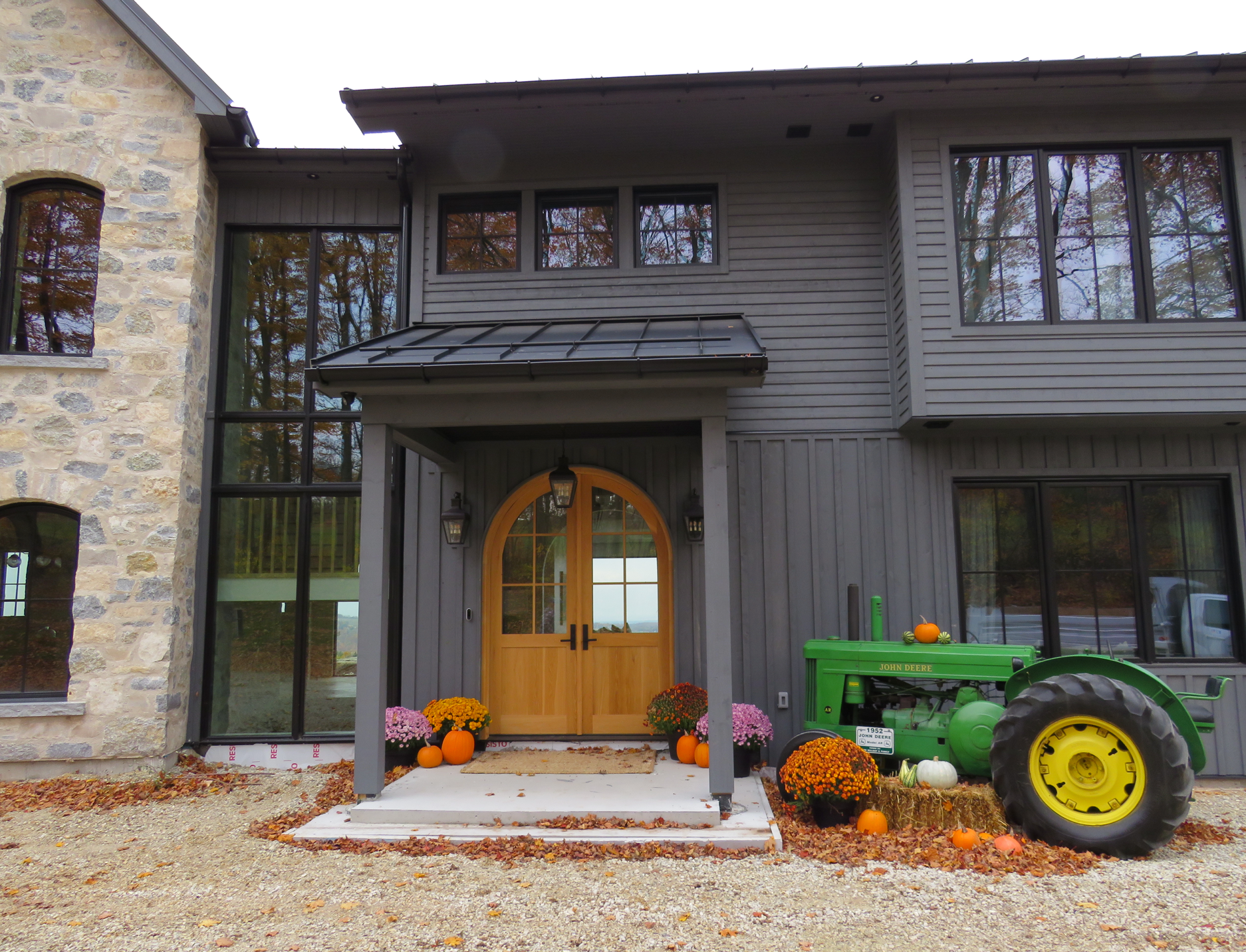 Creemore Estate Blend - Weatheredge Limestone with Tan Accent - Tumbled - Flats