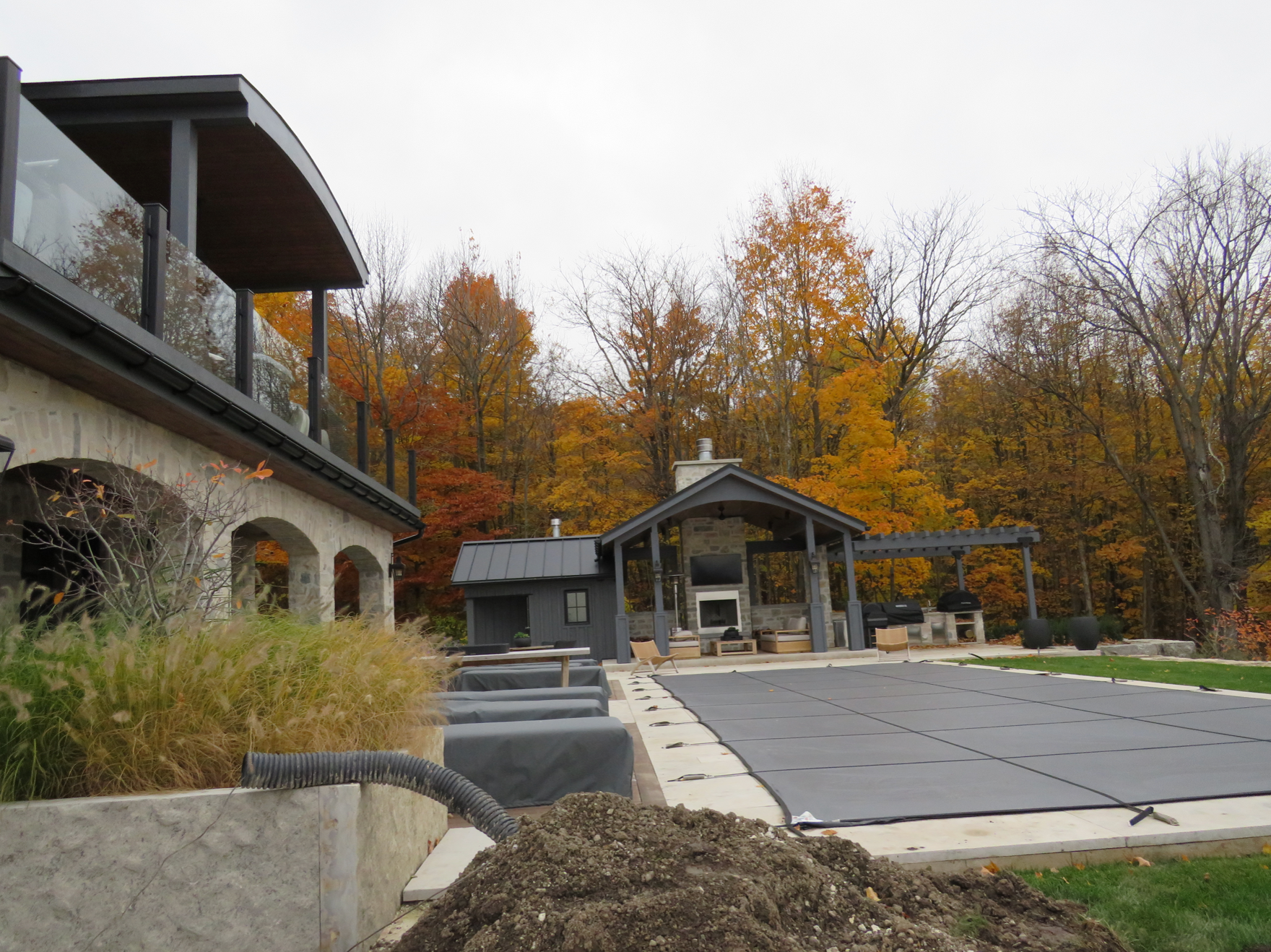 Creemore Estate Blend - Weatheredge Limestone with Tan Accent - Tumbled - Flats