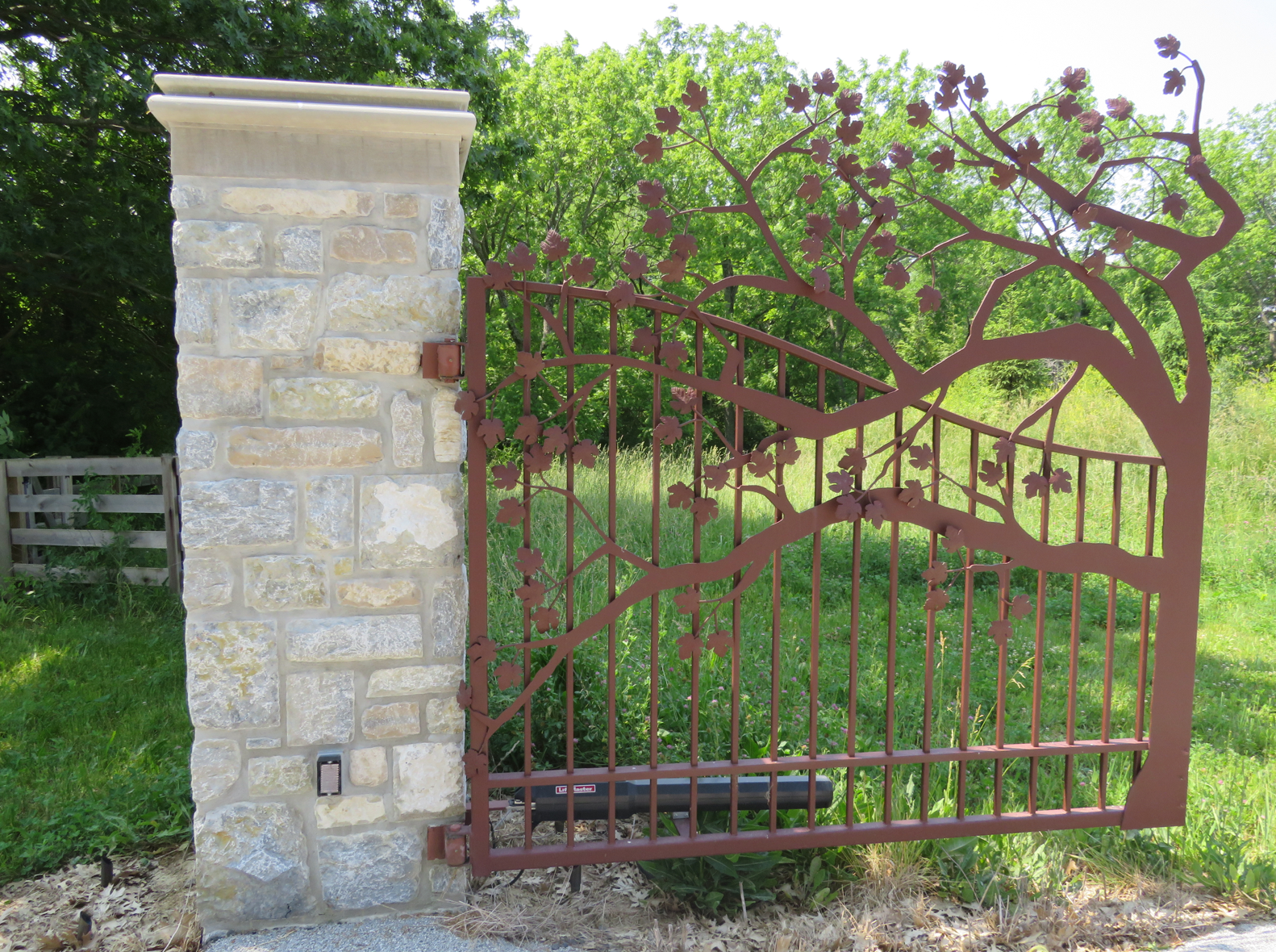 Dayton County Blend - Tumbled Weatheredge and Harvest Gold Limestone - Corners