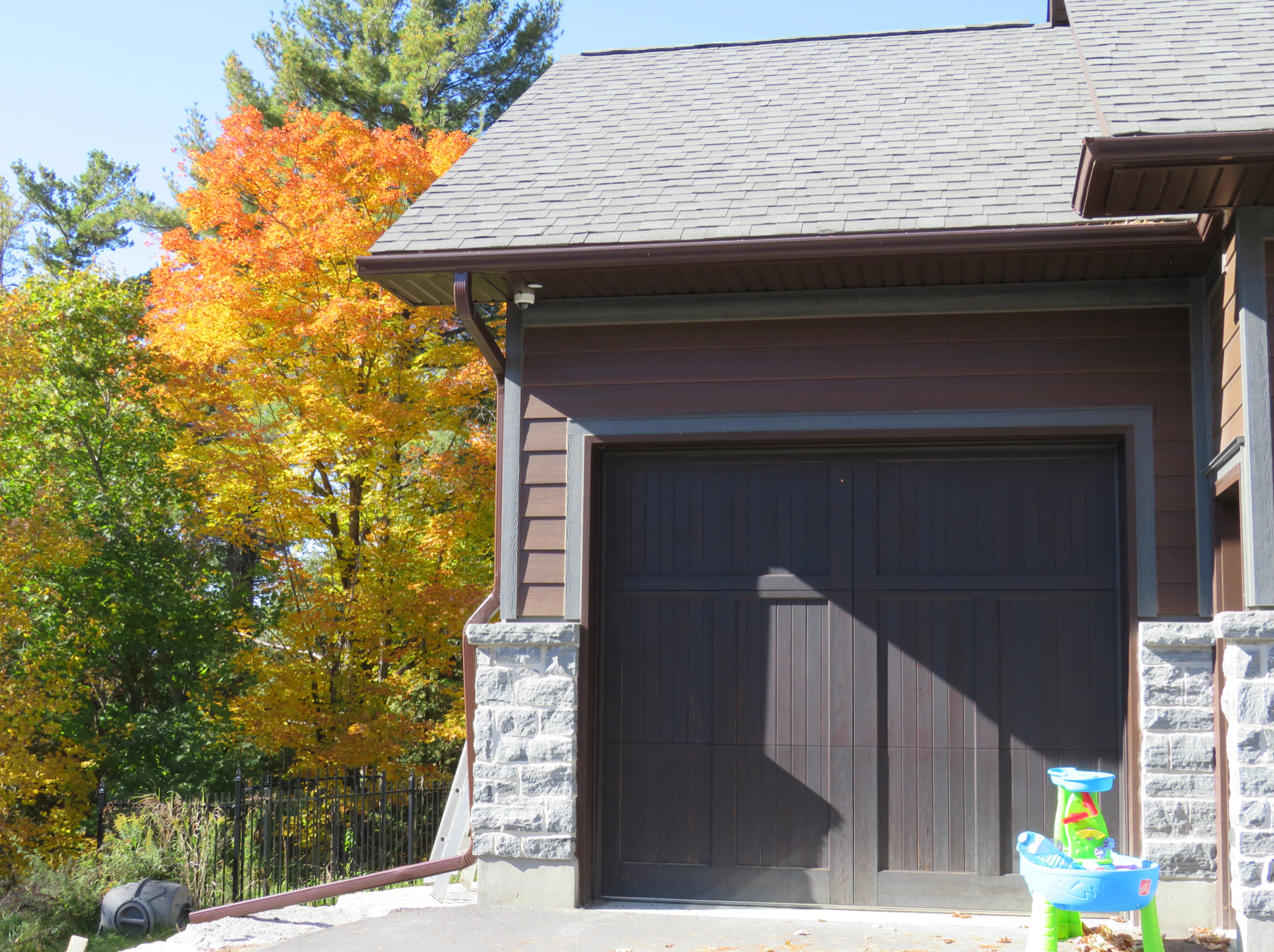 Elite Blue Granite Ledgerock Thin Veneer - Corners