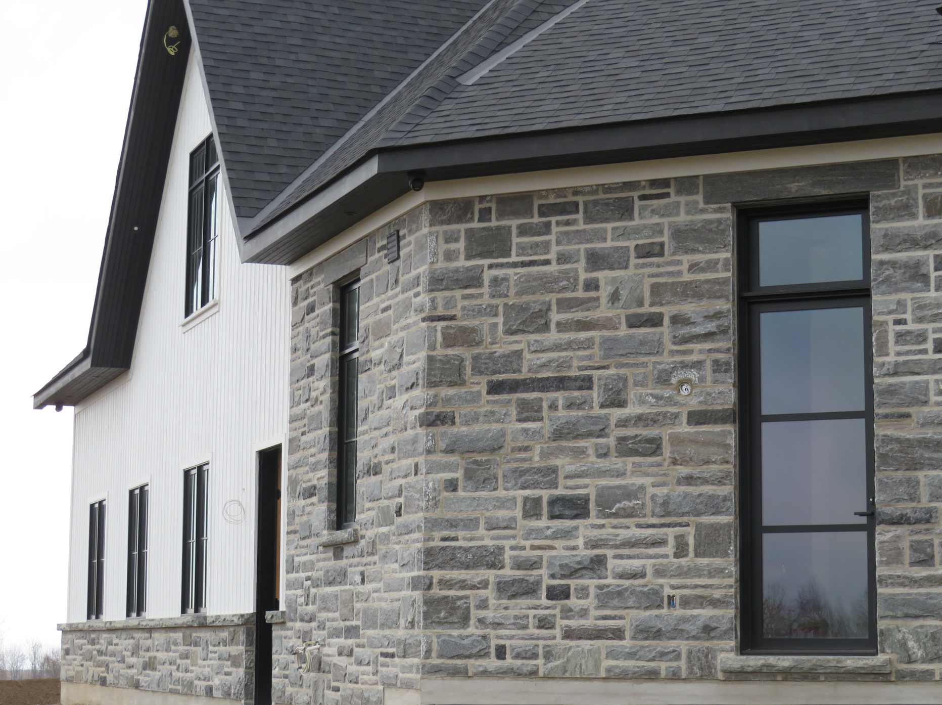 Elite Blue Granite Thin Veneer - Split Face Sawn Height with Sawn Ends - Flats