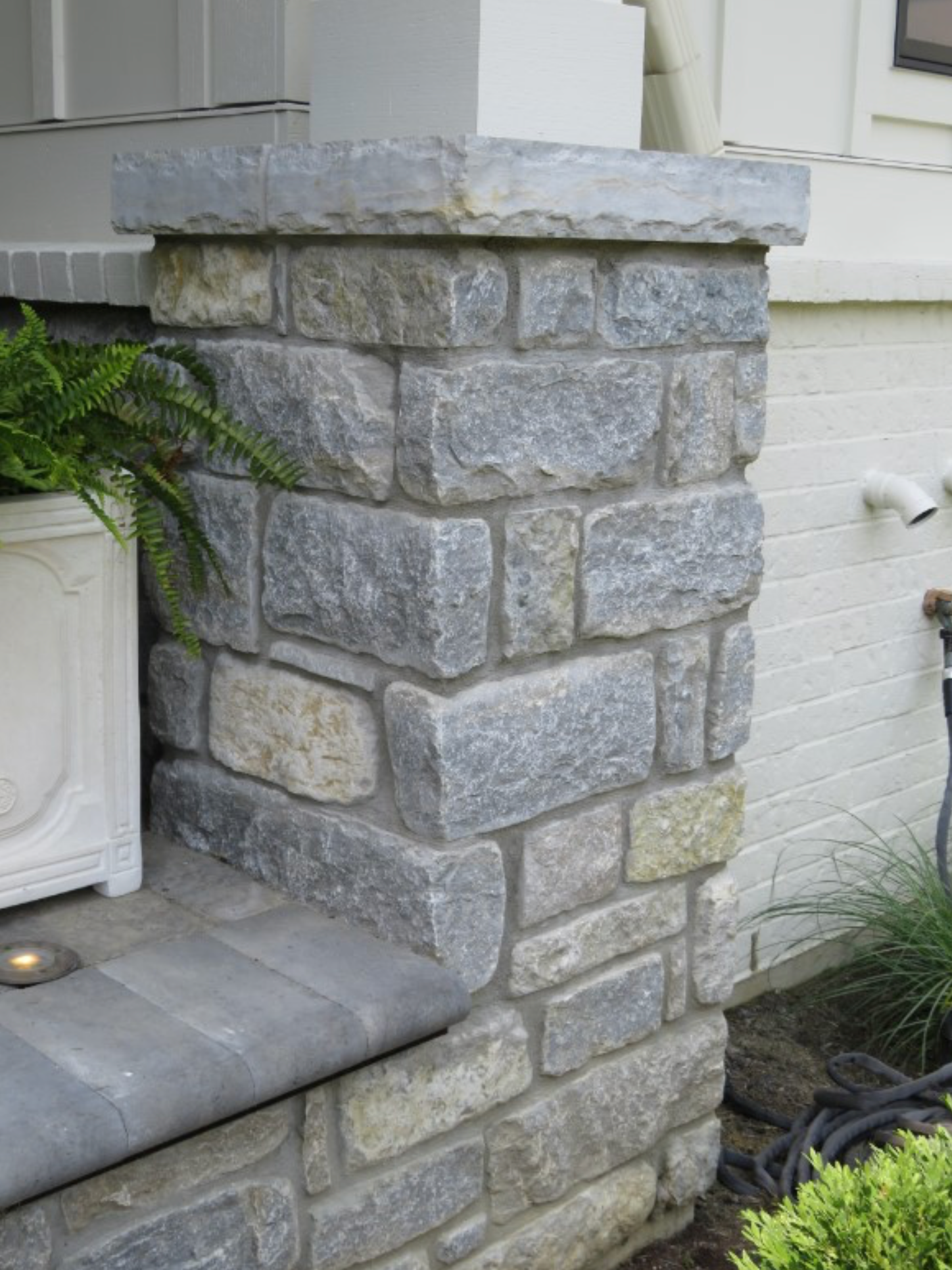 Weatheredge Limestone Ledgerock Thin Veneer - Tumbled - Corners