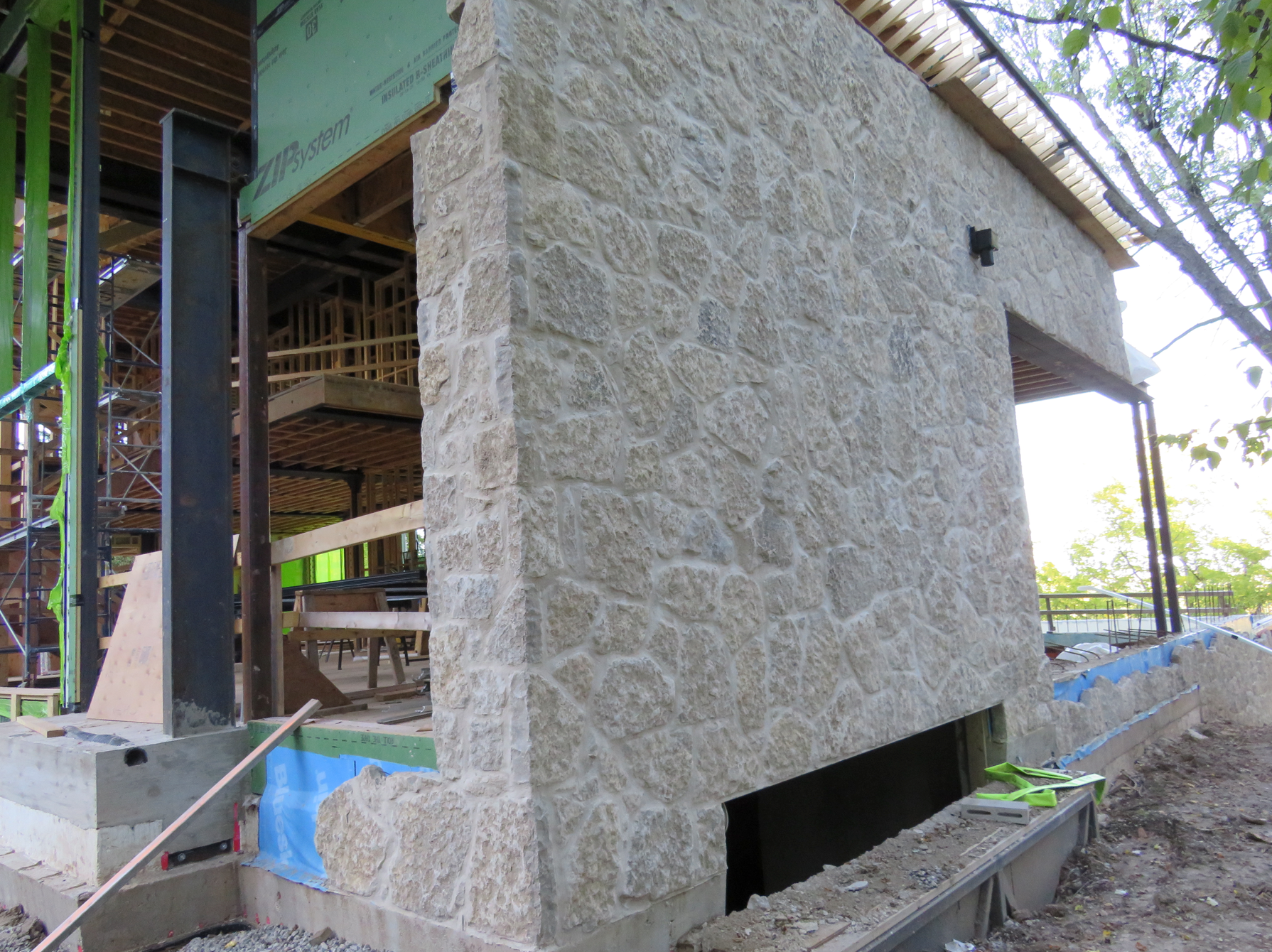 Harvest Gold Limestone Tumbled Random - Full Bed Building Stone