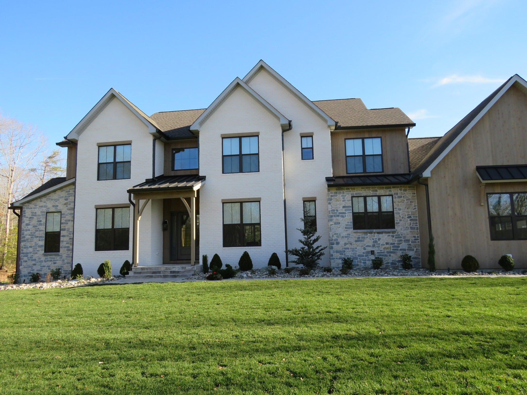 Weatheredge Limestone Olde Mill Estate Blend with White Weatheredface Accent - Tumbled - Full Bed Building Stone