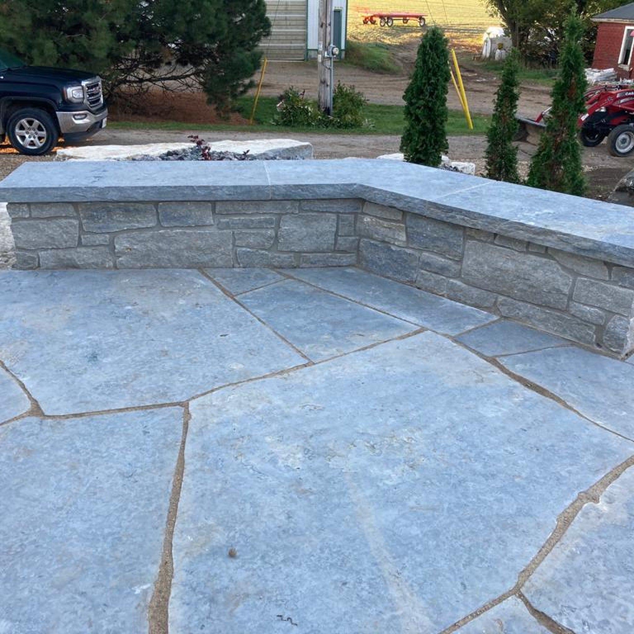 Weatheredge limestone irregular flagstone with sawn textured face — Published by Elroy Wagler on October 26, 2020 October 26, 2020