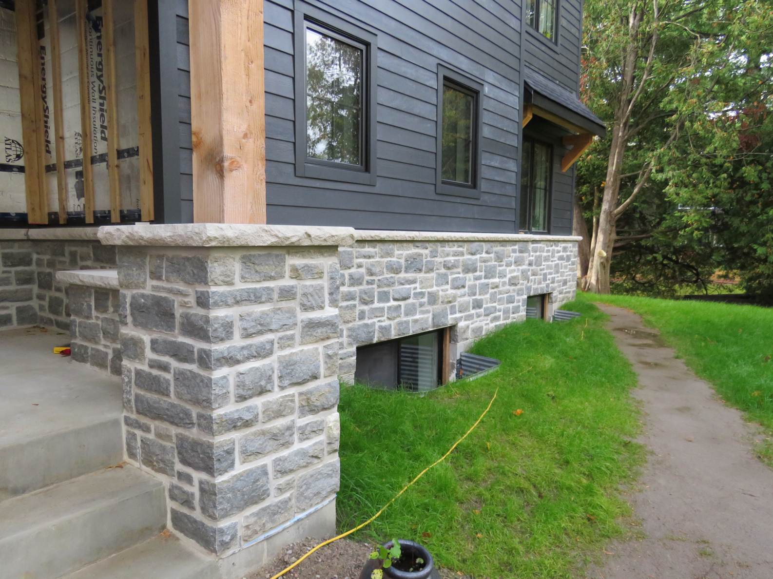 Weatheredge Limestone Splitface Ledgerock Thin Veneer - Flats