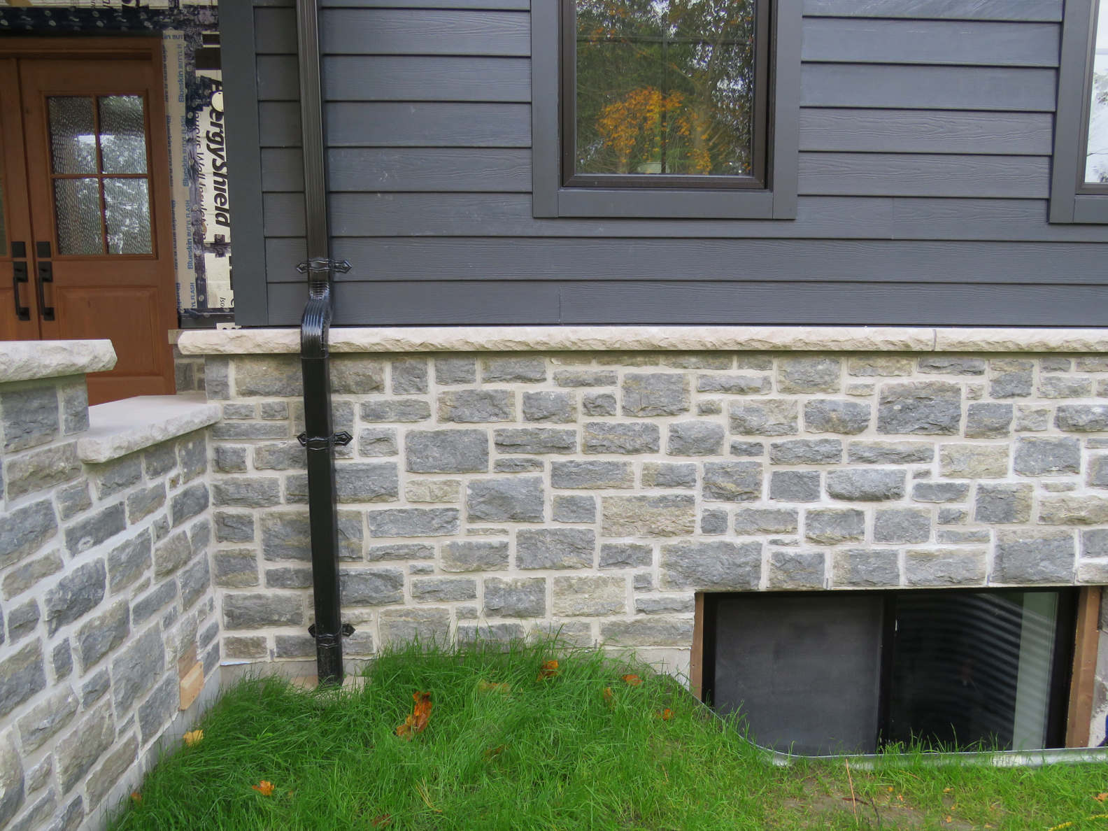 Weatheredge Limestone Splitface Ledgerock Thin Veneer - Flats