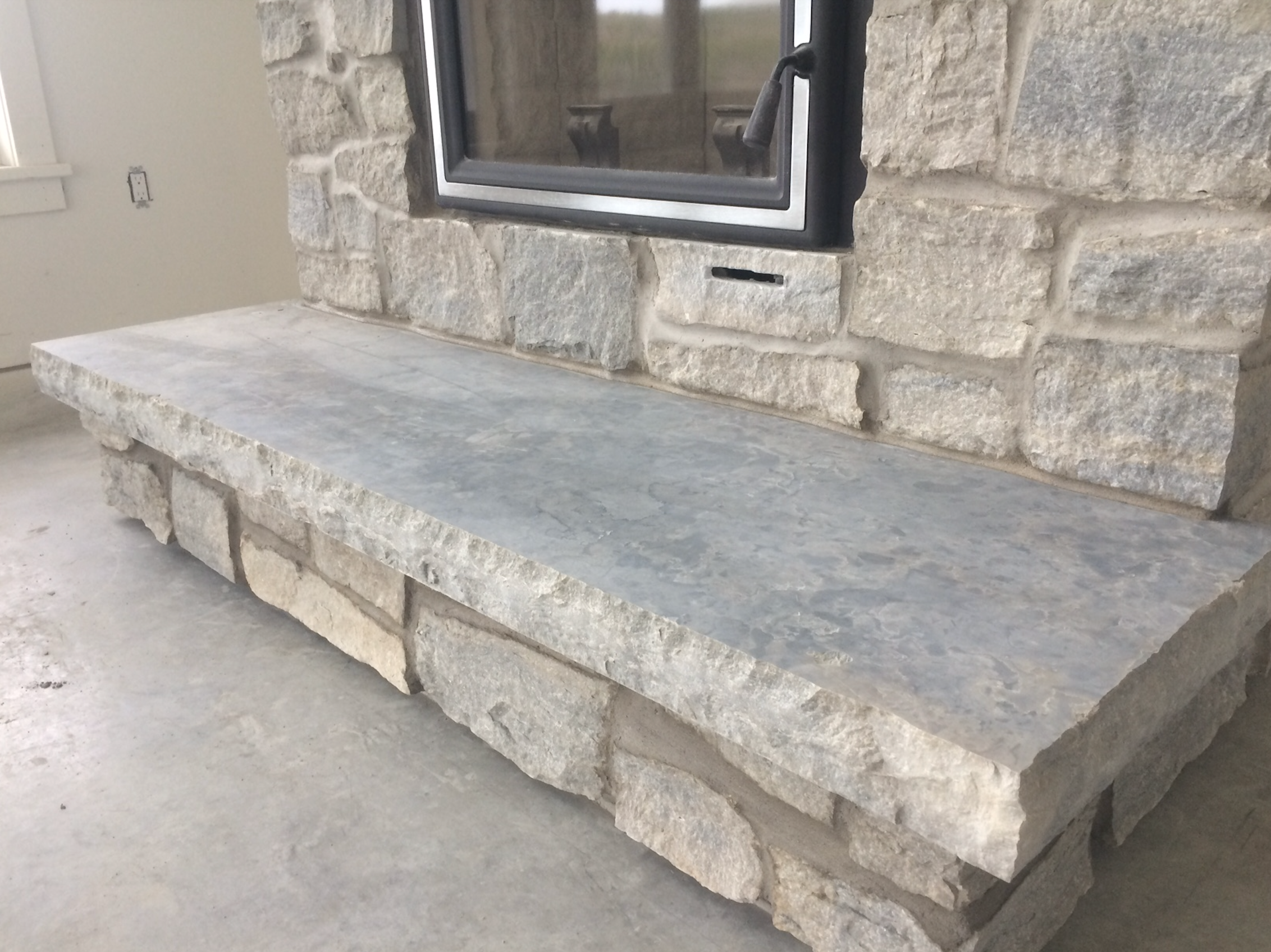 Stone Slabs - Weatheredge Limestone