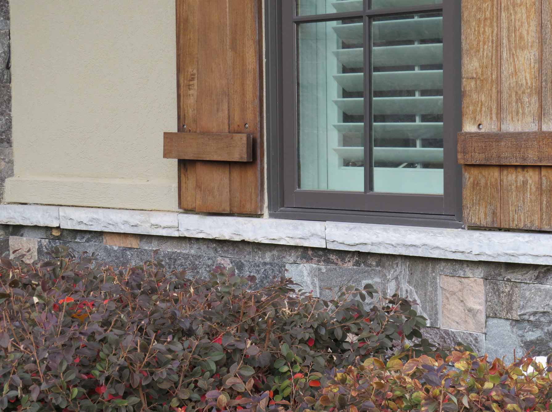 Elite Blue Granite Gain's Blend Thin Veneer - Drystack Sawn Height - Flats