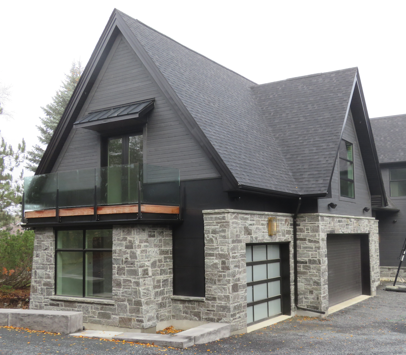Elite Blue Granite Split Face Sawn Height - Full Bed Building Stone