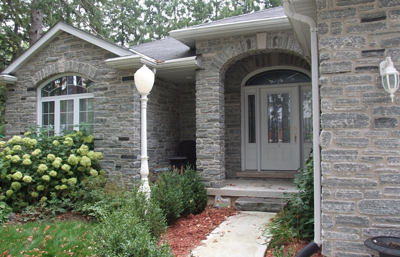 Elite Blue Granite Ledgerock Thin Veneer - Tumbled - Corners