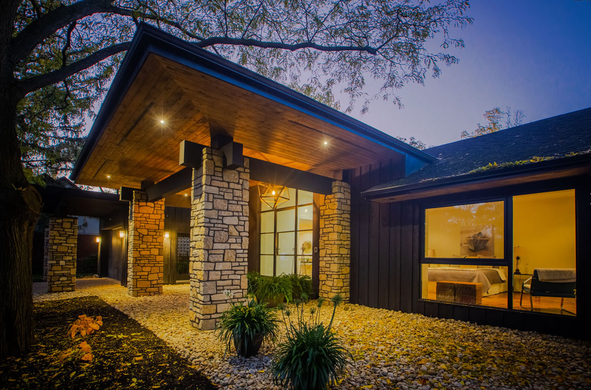 Dozzi Oakville Limestone Blend - Tumbled Thin Stone Veneer - Corners