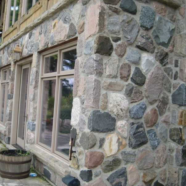 Granite Split Fieldstone Thin Veneer - Random - Corners
