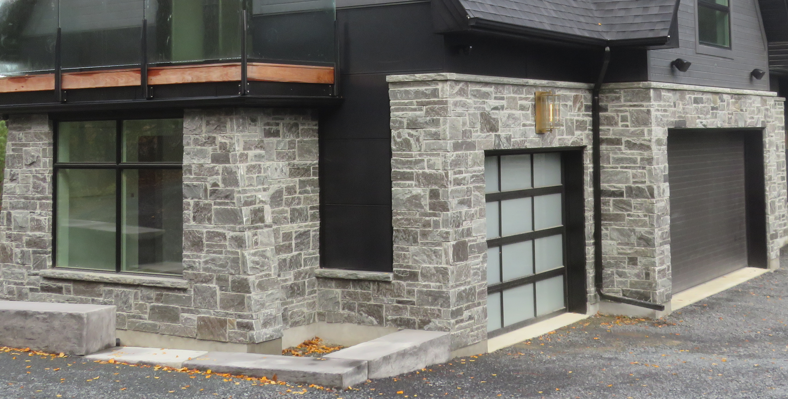 Elite Blue Granite Thin Veneer - Split Face Sawn Height - Corners