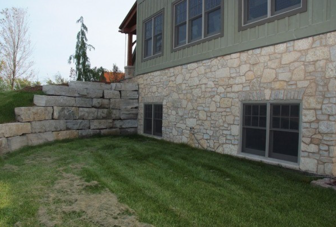 Harvest Gold Limestone Olde Mill Blend - Tumbled - Full Bed Building Stone