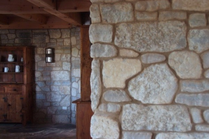 Harvest Gold Limestone Olde Mill Blend - Tumbled - Full Bed Building Stone