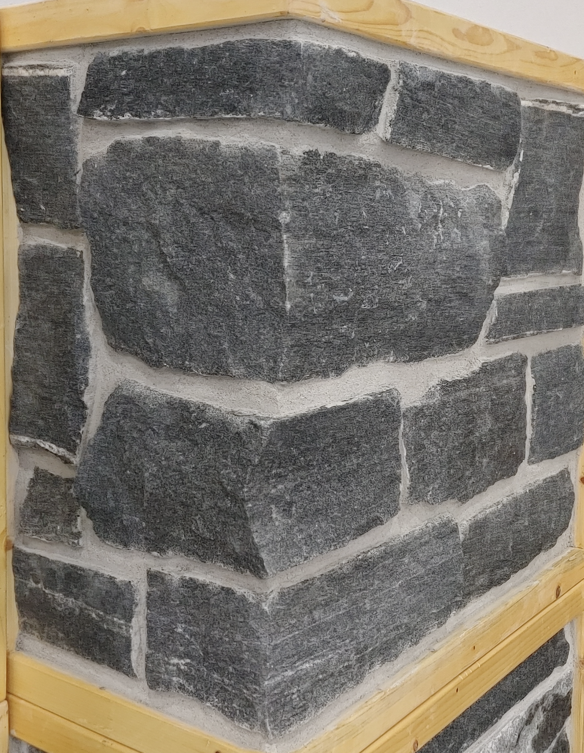 Midnight Black Ledgerock - Full Bed Building Stone