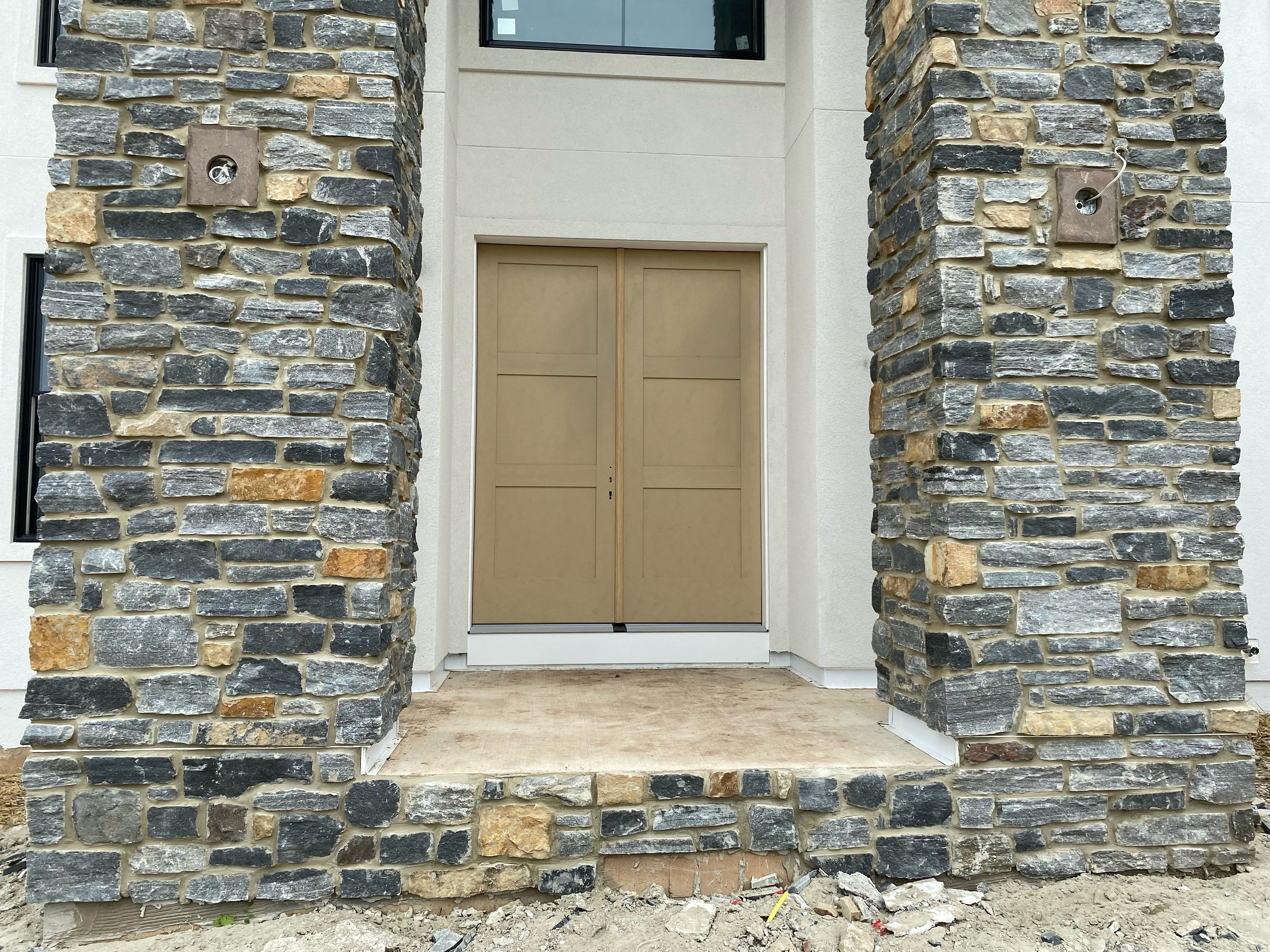 Cheltenham Blend Ledgerock with Brown Accent Sandstone - Thin Stone Veneer - Flats