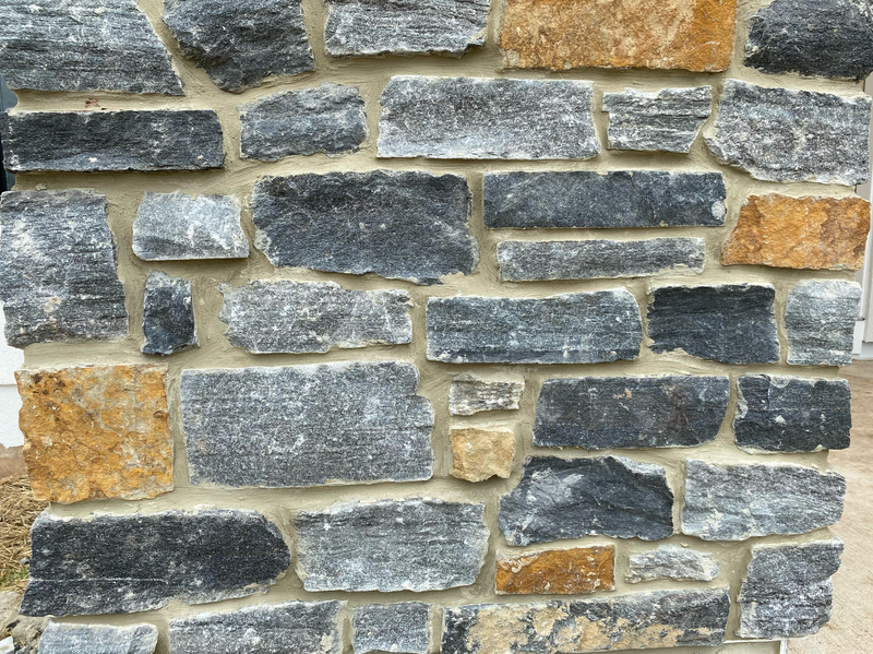 Cheltenham Blend Ledgerock with Brown Accent Sandstone - Thin Stone Veneer - Corners