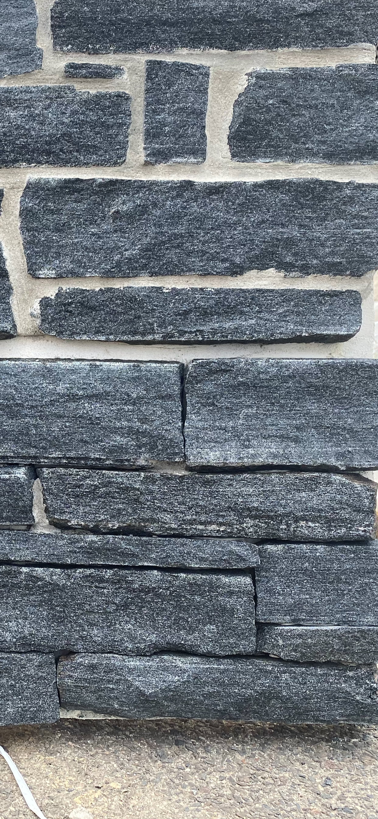 Midnight Black Ledgerock - Thin Stone Veneer - Flats